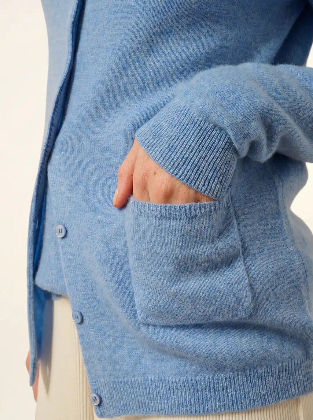 KATHARINE Strickjacke Rundhalsausschnitt Himmelblau