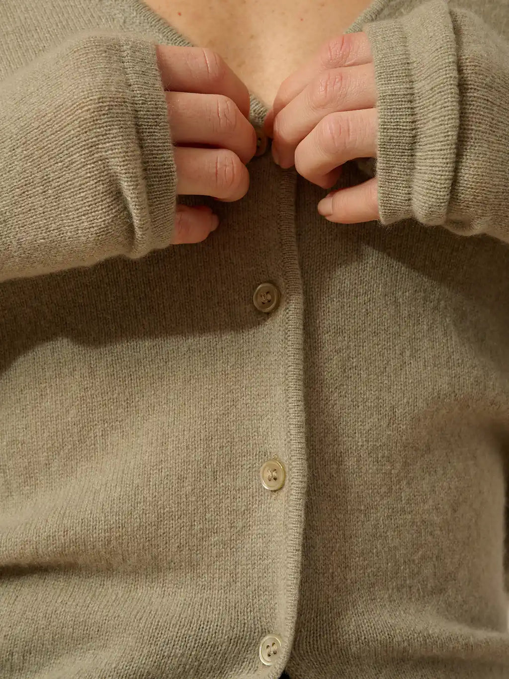 NORMA Cardigan Col V Olive