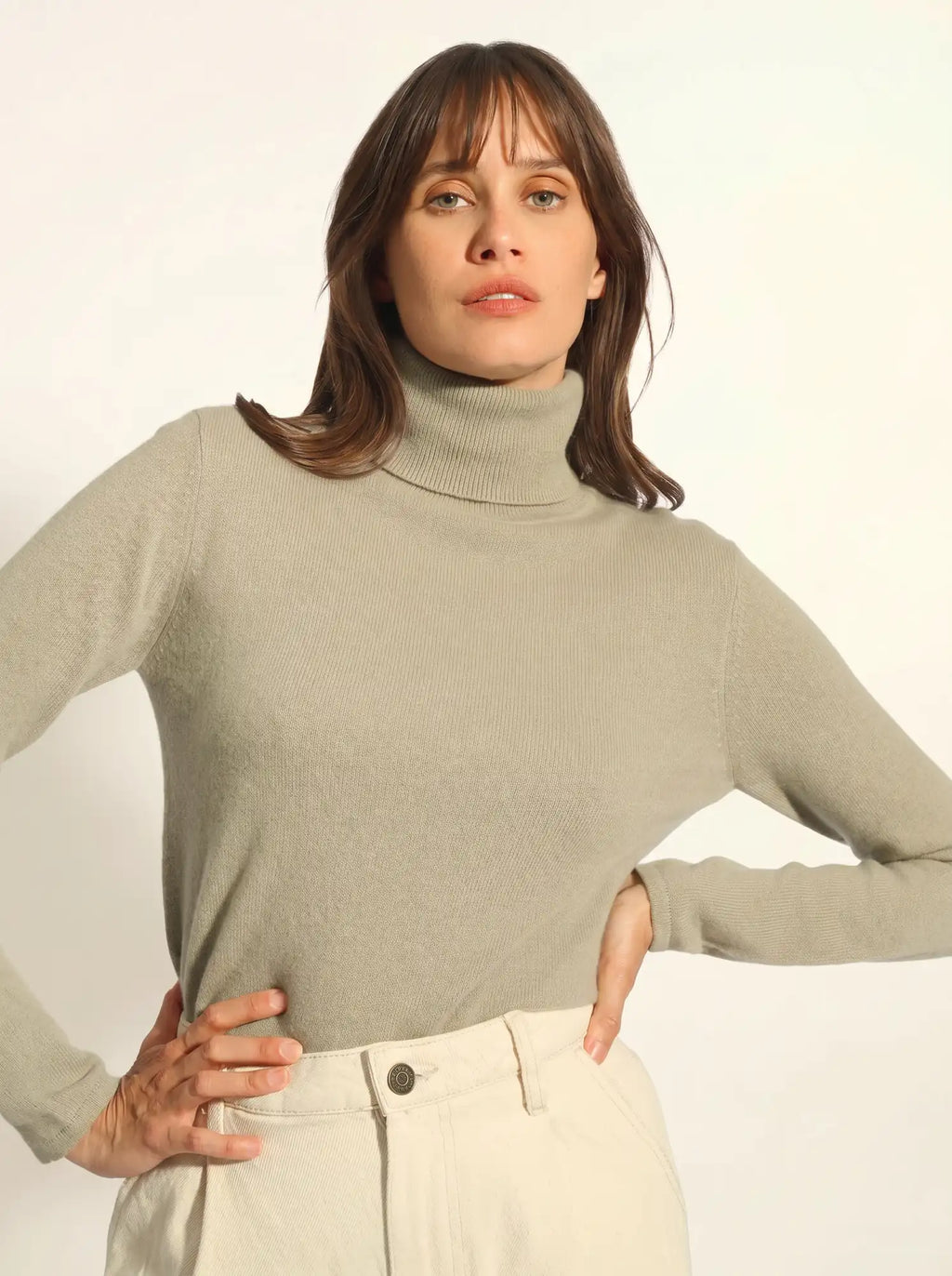 AVA Pull Col Roulé Olive