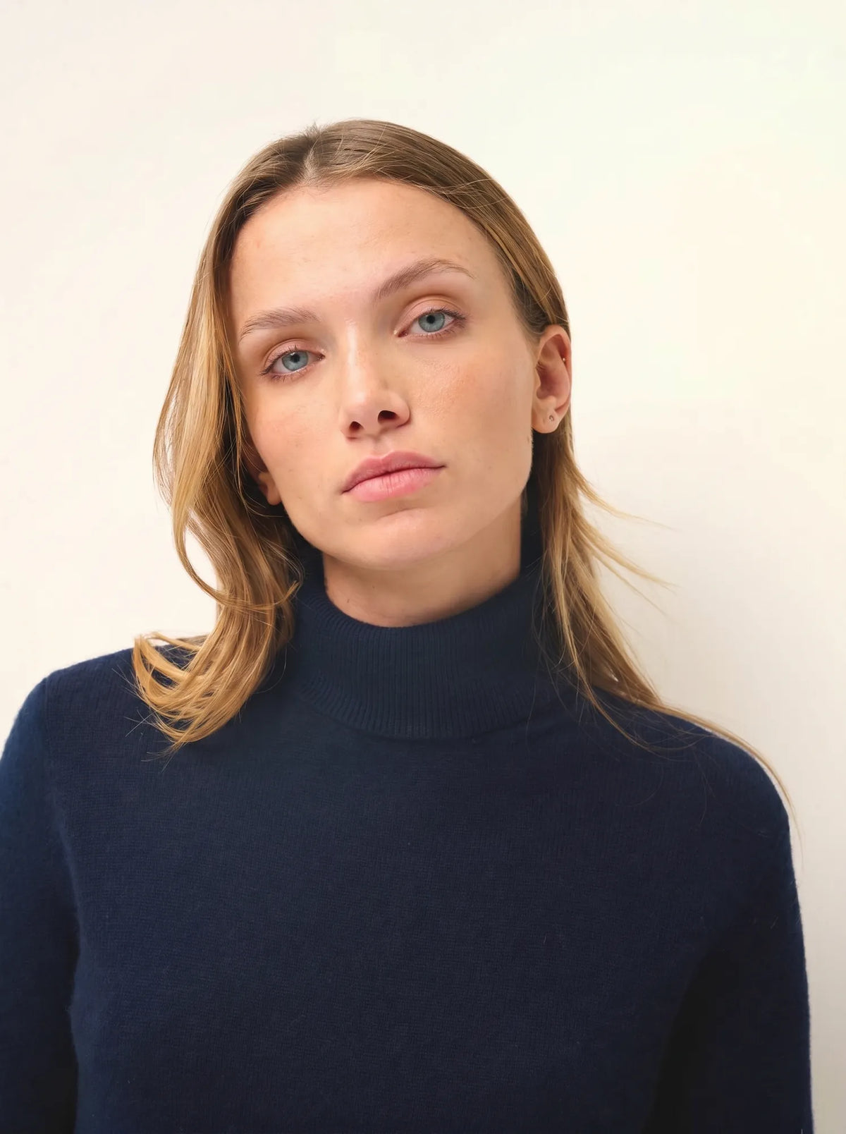 AVA Pull Col Roulé Bleu Marine