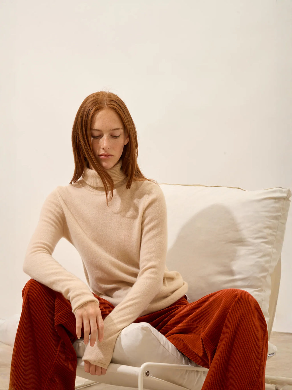 AVA Pull Col Roulé Sable