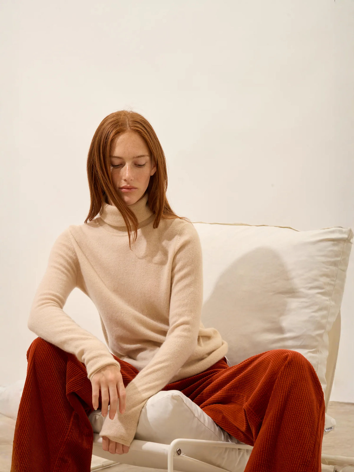 AVA Pull Col Roulé Sable