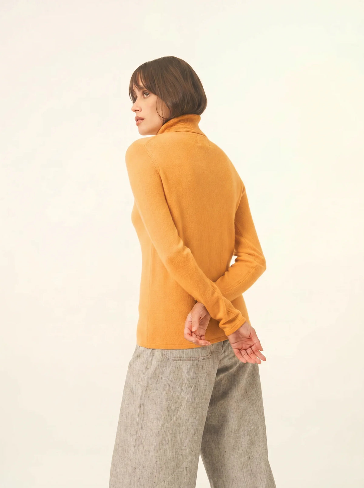 AVA Pull Col Roulé Curcuma