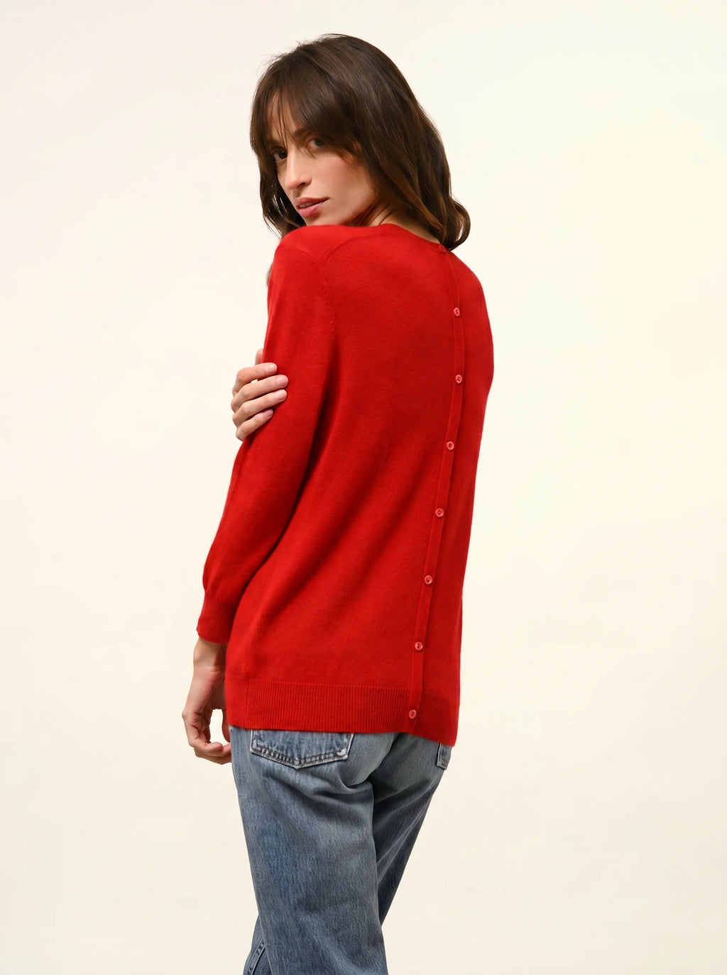 JANICE Pull Col Rond Boutonné Dos Rouge