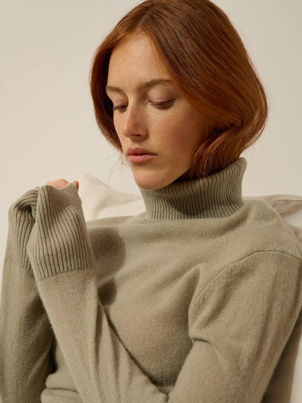LEXIE Pull Col Roulé Olive