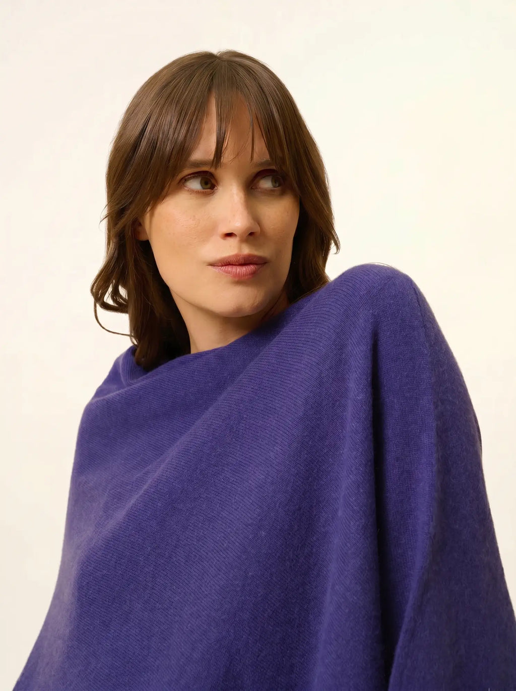 MEREDITH Poncho Tiefviolett