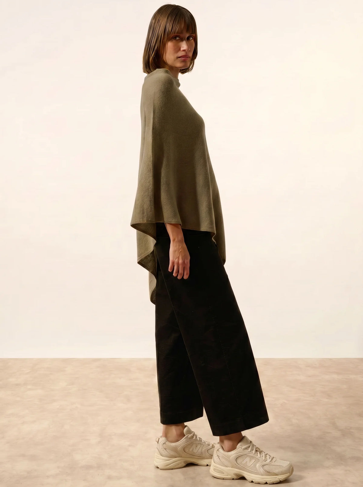 MEREDITH Poncho Army Green