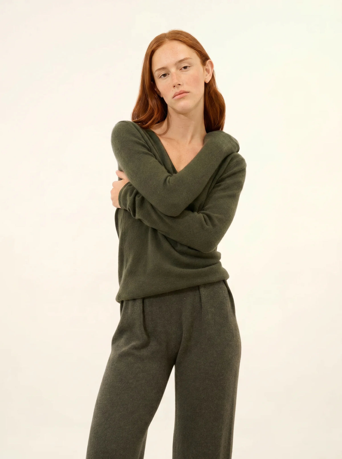 JOAN Pull Col V Kaki