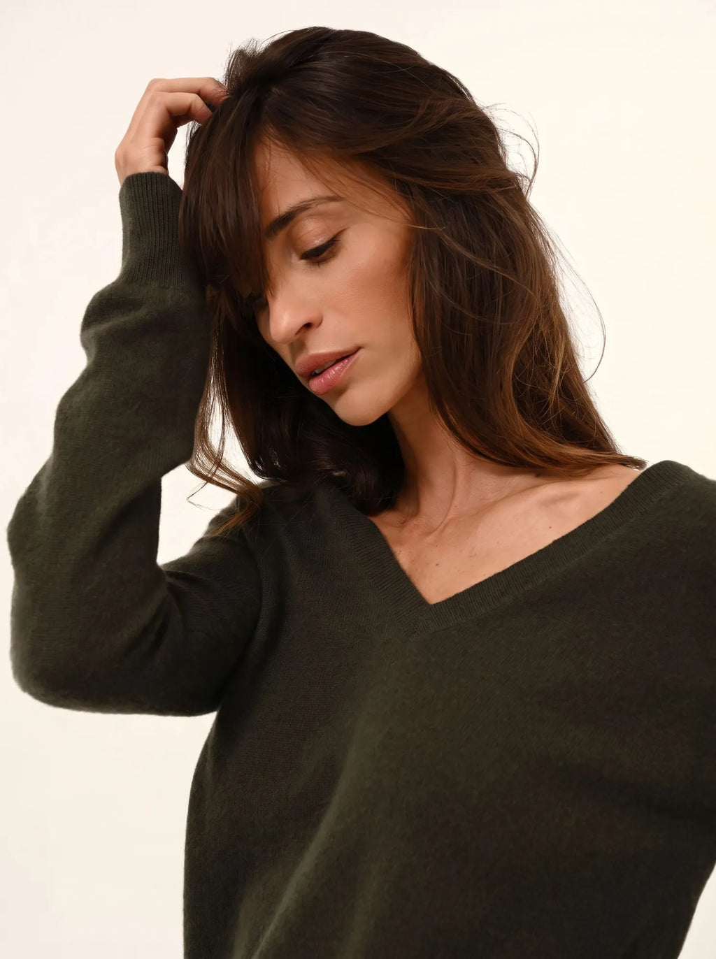 PHOEBE Pull Col V Kaki