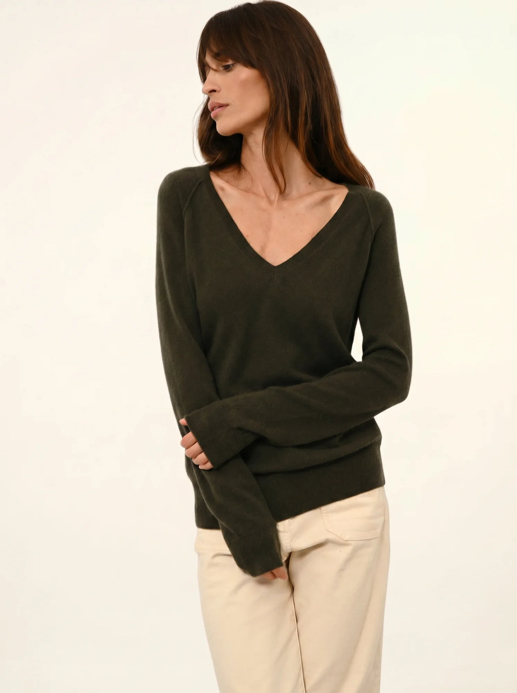 PHOEBE Pull Col V Kaki