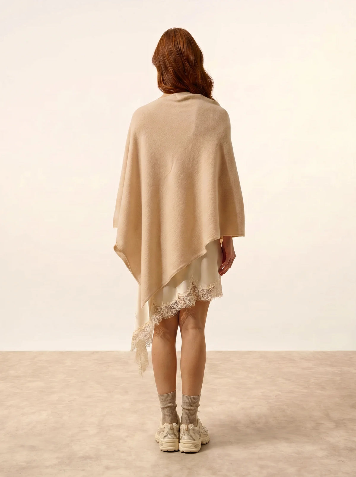 MEREDITH Poncho Sable