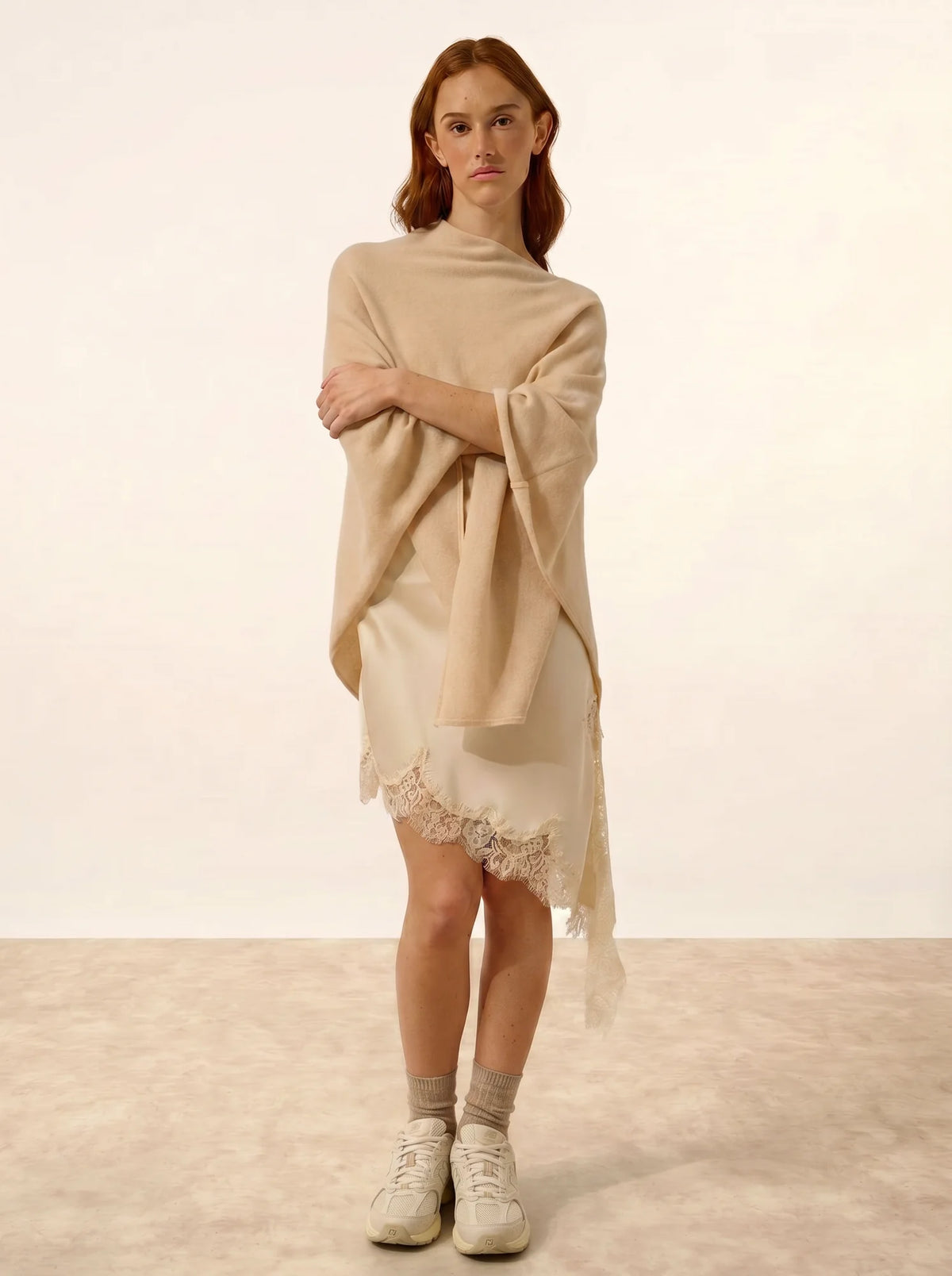 MEREDITH Poncho Sable