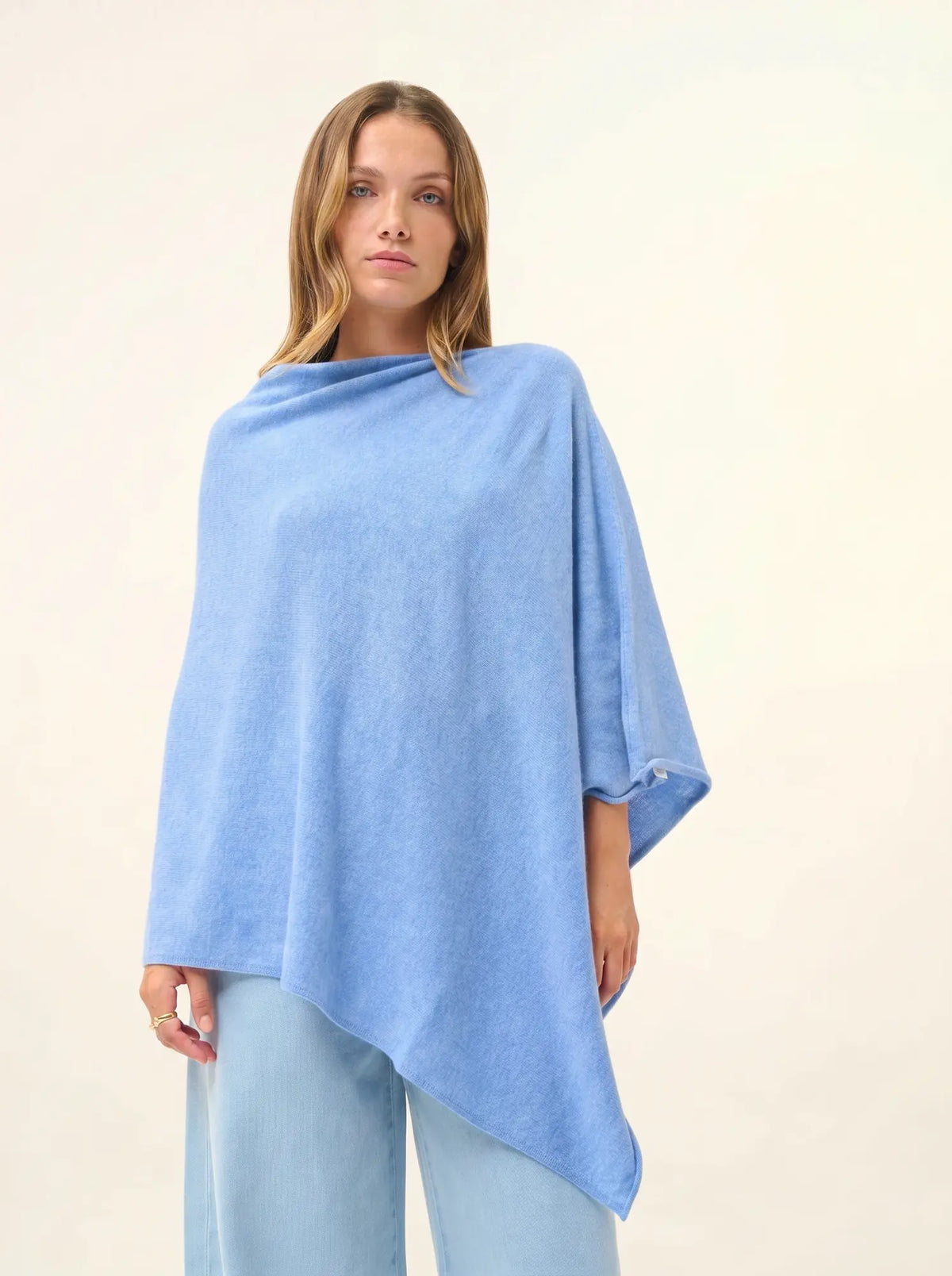 MEREDITH Poncho Sky