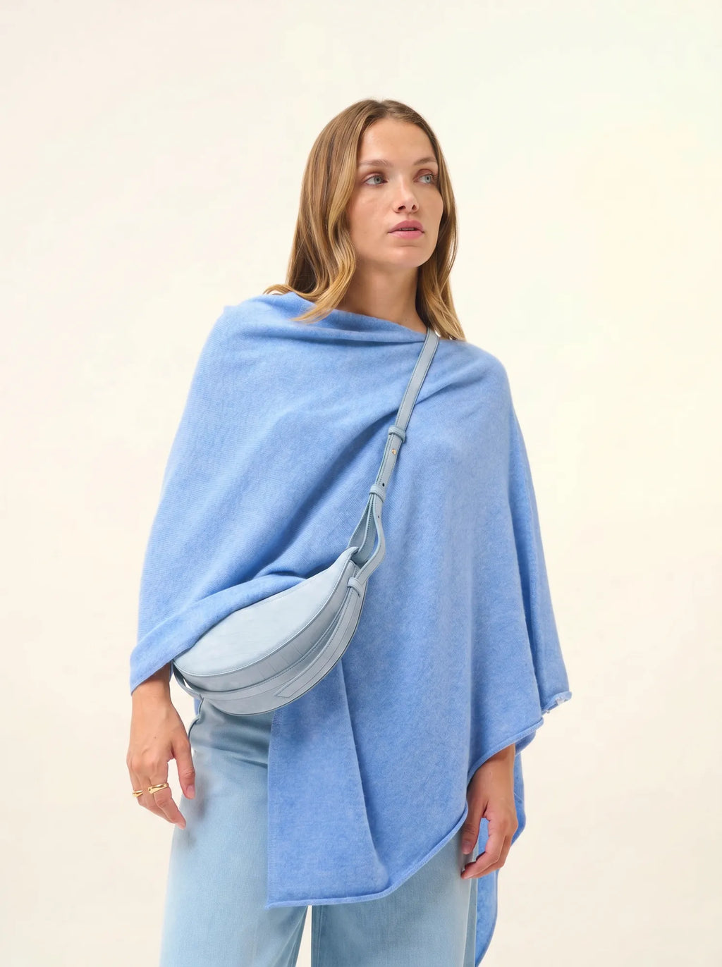 MEREDITH Poncho Sky