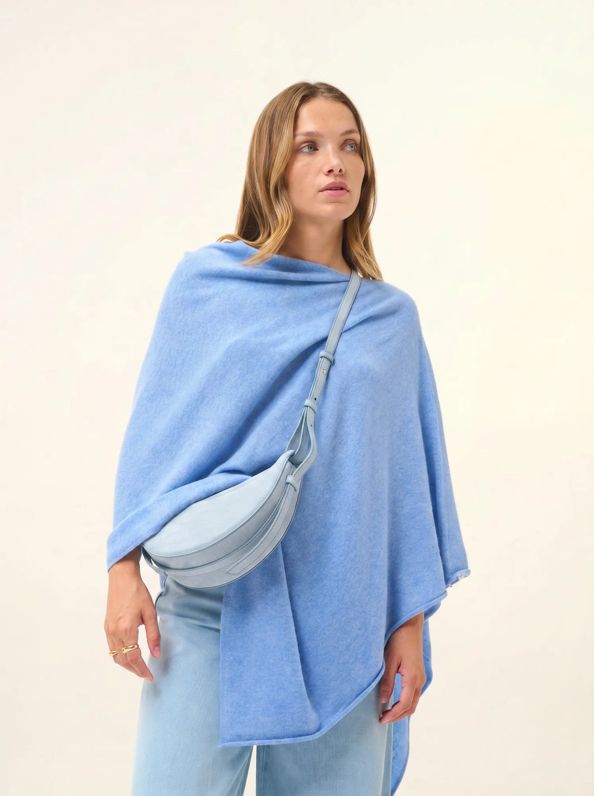MEREDITH Poncho Sky