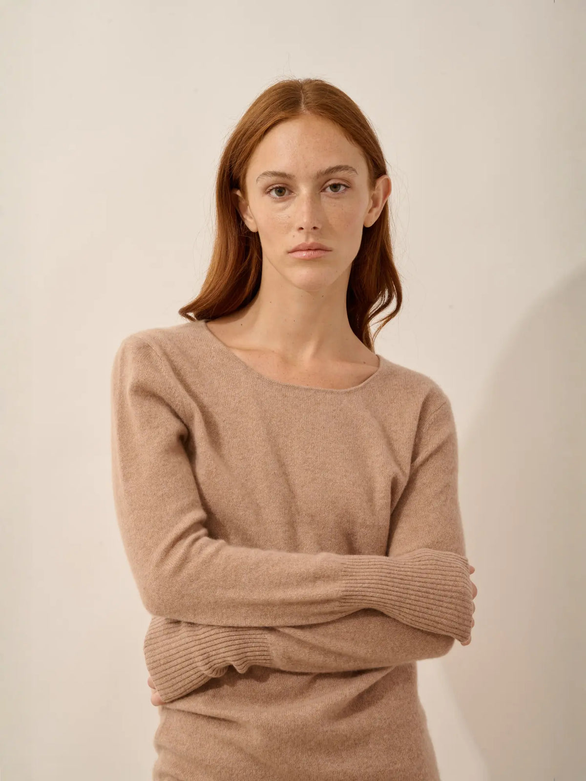 SUSAN Kleid Rundhalsausschnitt Camel meliert