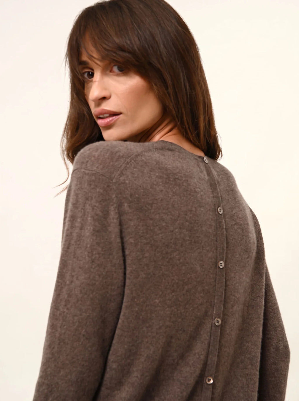 JANICE Pull Col Rond Boutonné Dos Taupe Chiné