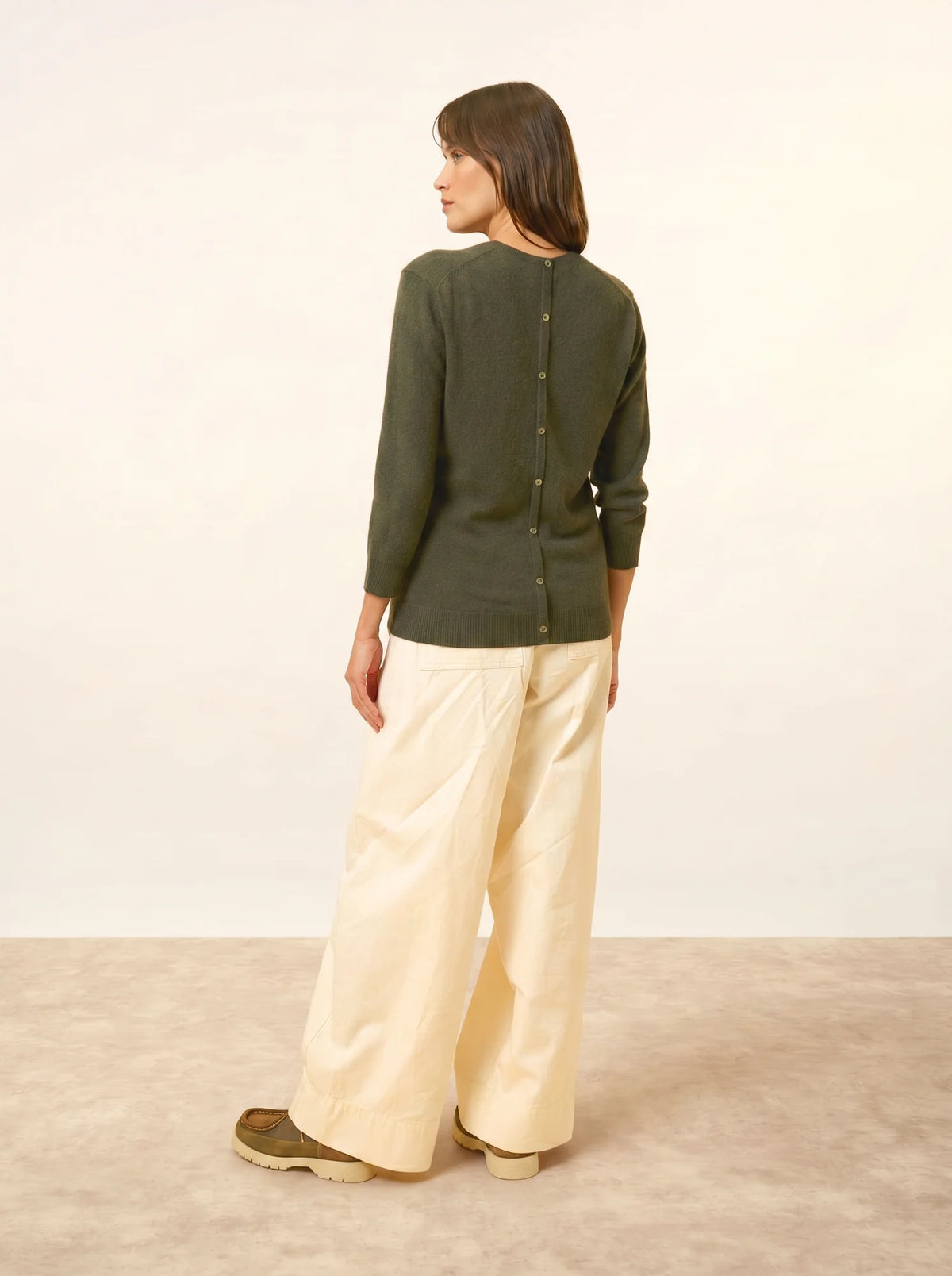 JANICE Sweater Crew Neck Buttoned Back Khaki