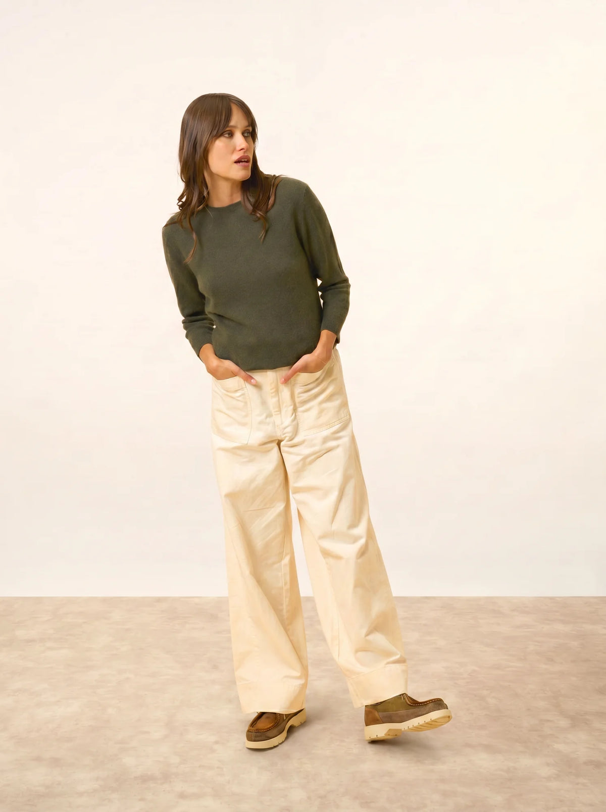 JANICE Sweater Crew Neck Buttoned Back Khaki