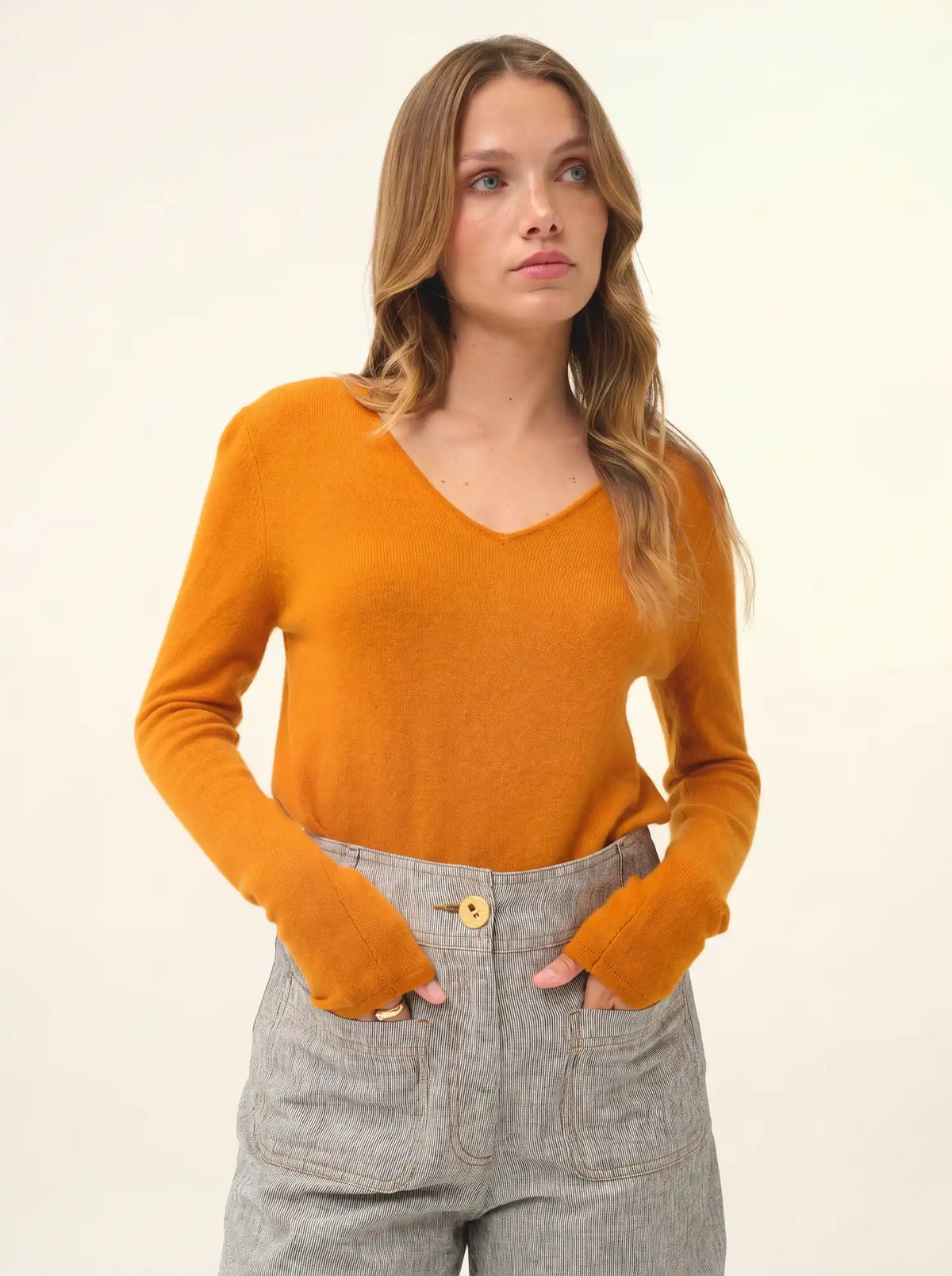 JOAN Pull Col V Ocre
