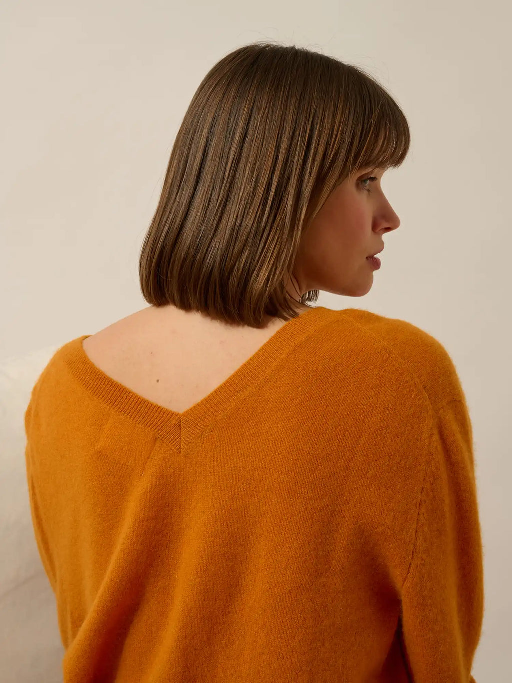 OPAL Pullover V-Ausschnitt vorne und hinten Ocker