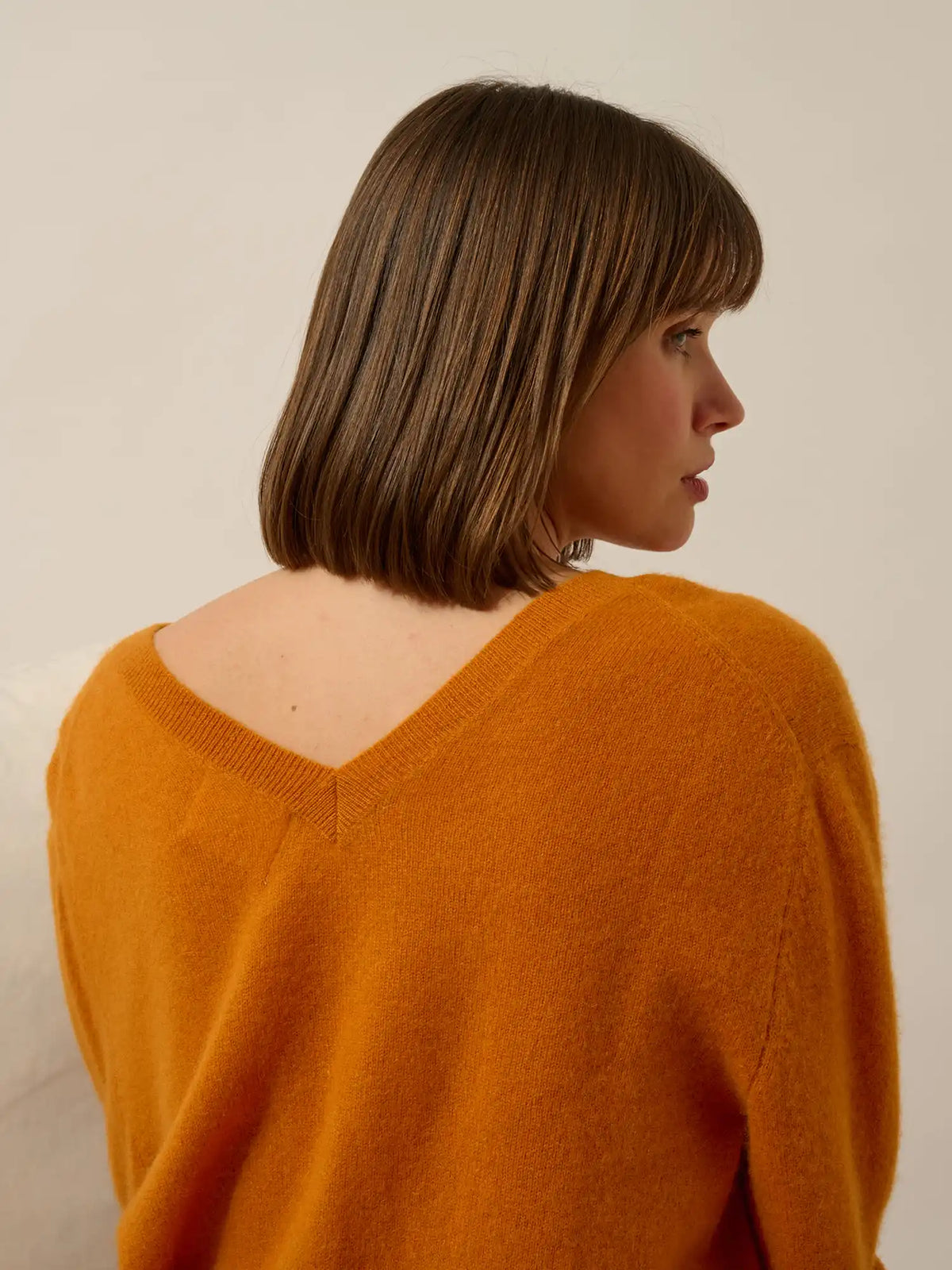 OPAL Pullover V-Ausschnitt vorne und hinten Ocker