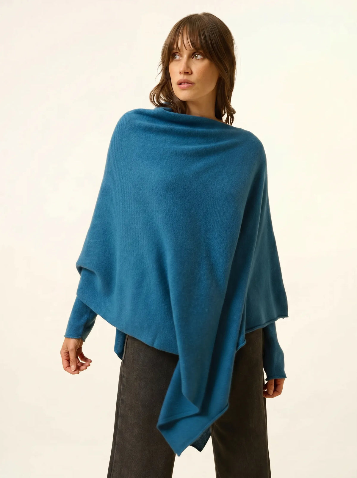 MEREDITH Poncho Paon