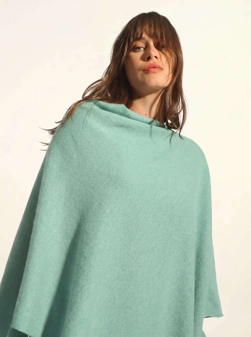 MEREDITH Poncho Grün meliert
