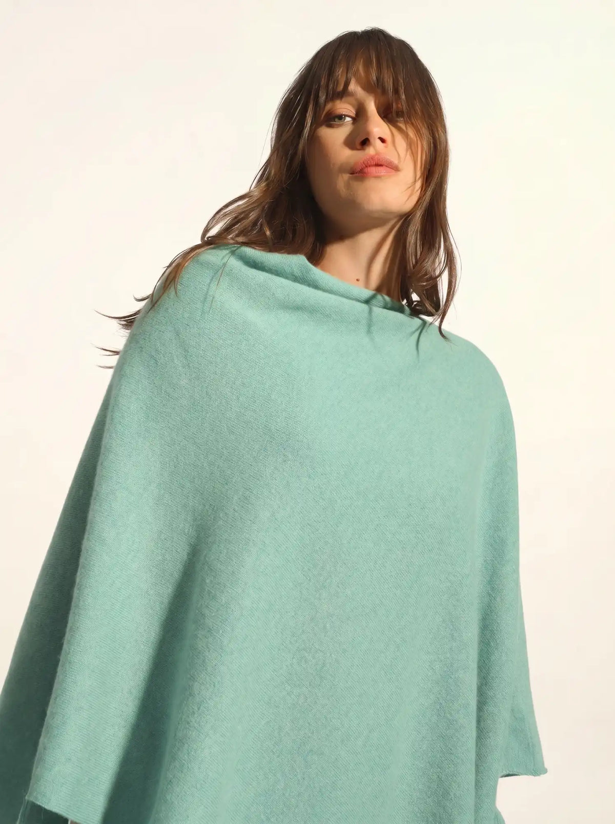 MEREDITH Poncho Grün meliert