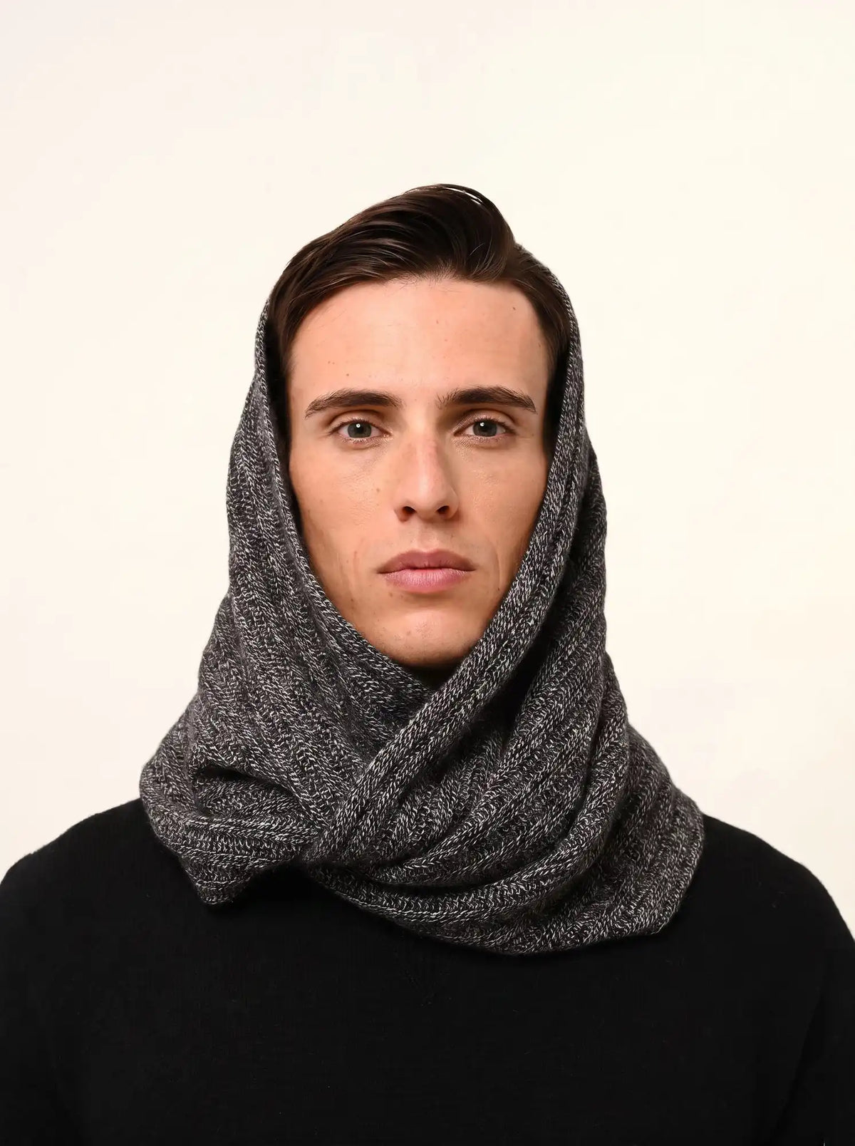 HUTTON Tour de Cou 4 Fils Noir et Blanc