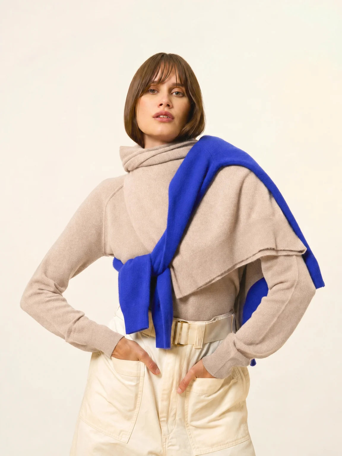PHOEBE Pull Col V Beige