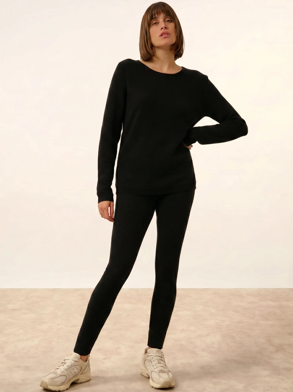 OLENA Pull Col Rond Boutonné Dos Noir
