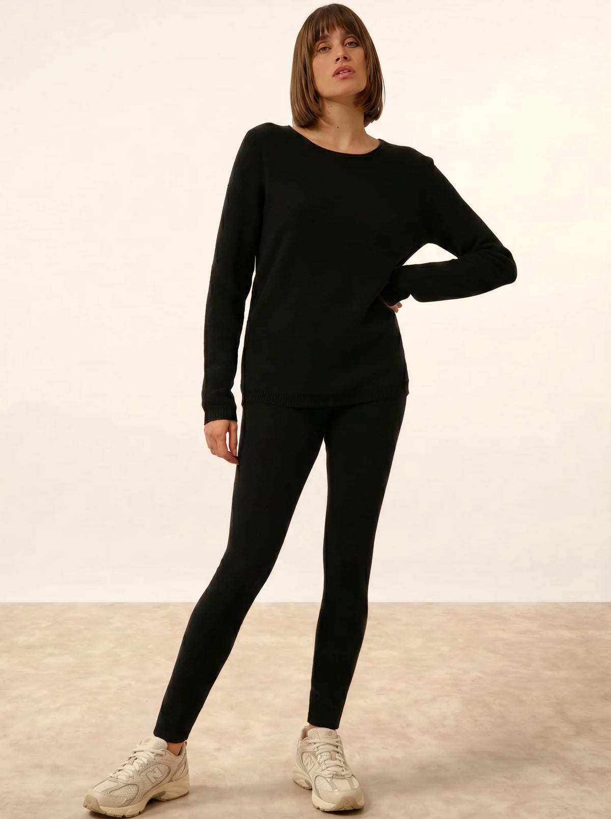 OLENA Pull Col Rond Boutonné Dos Noir