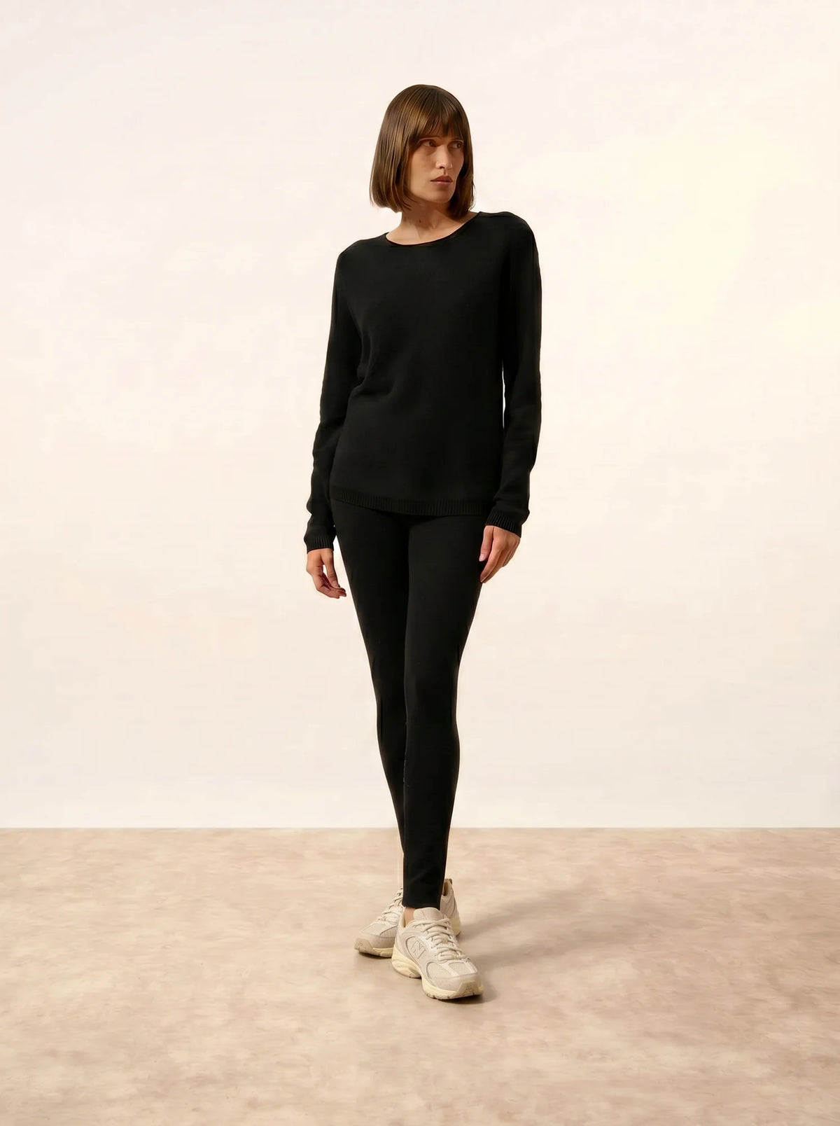 OLENA Pull Col Rond Boutonné Dos Noir