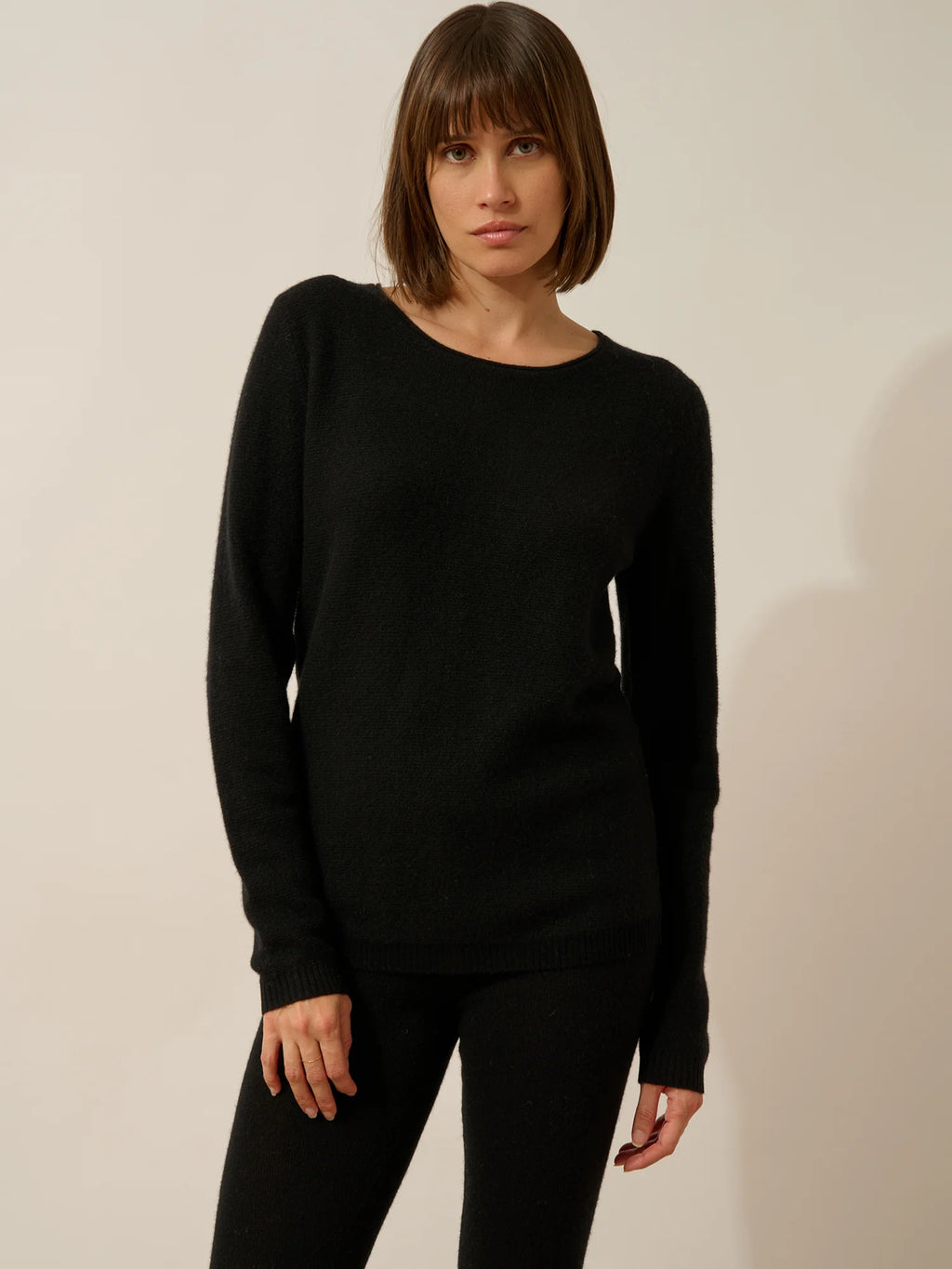 OLENA Pull Col Rond Boutonné Dos Noir