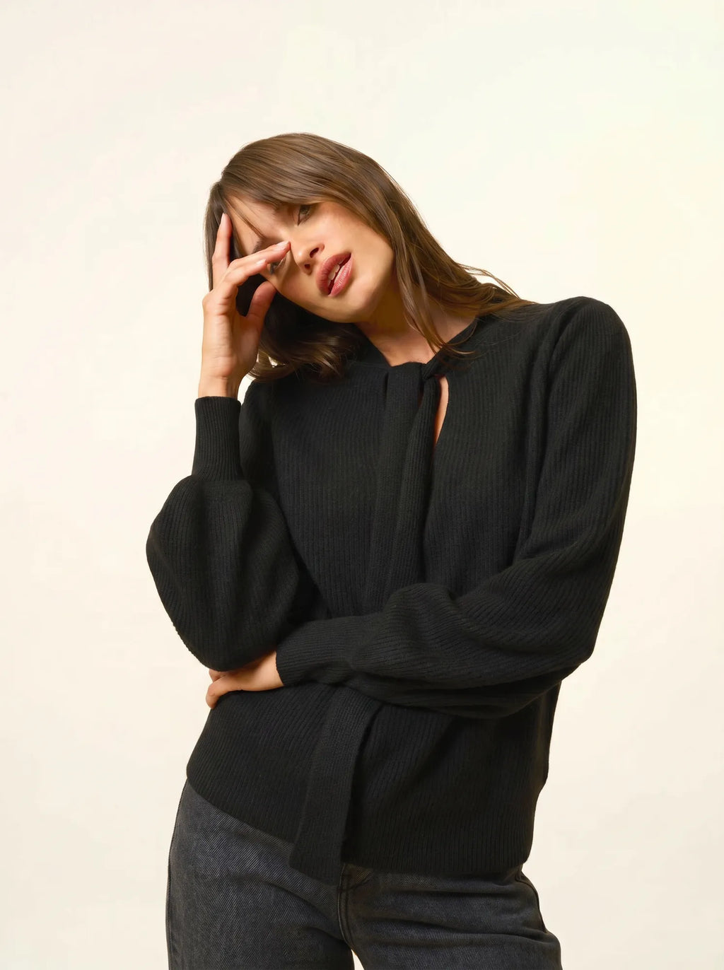 NOTY Sweater Pussy Bow Collar Black