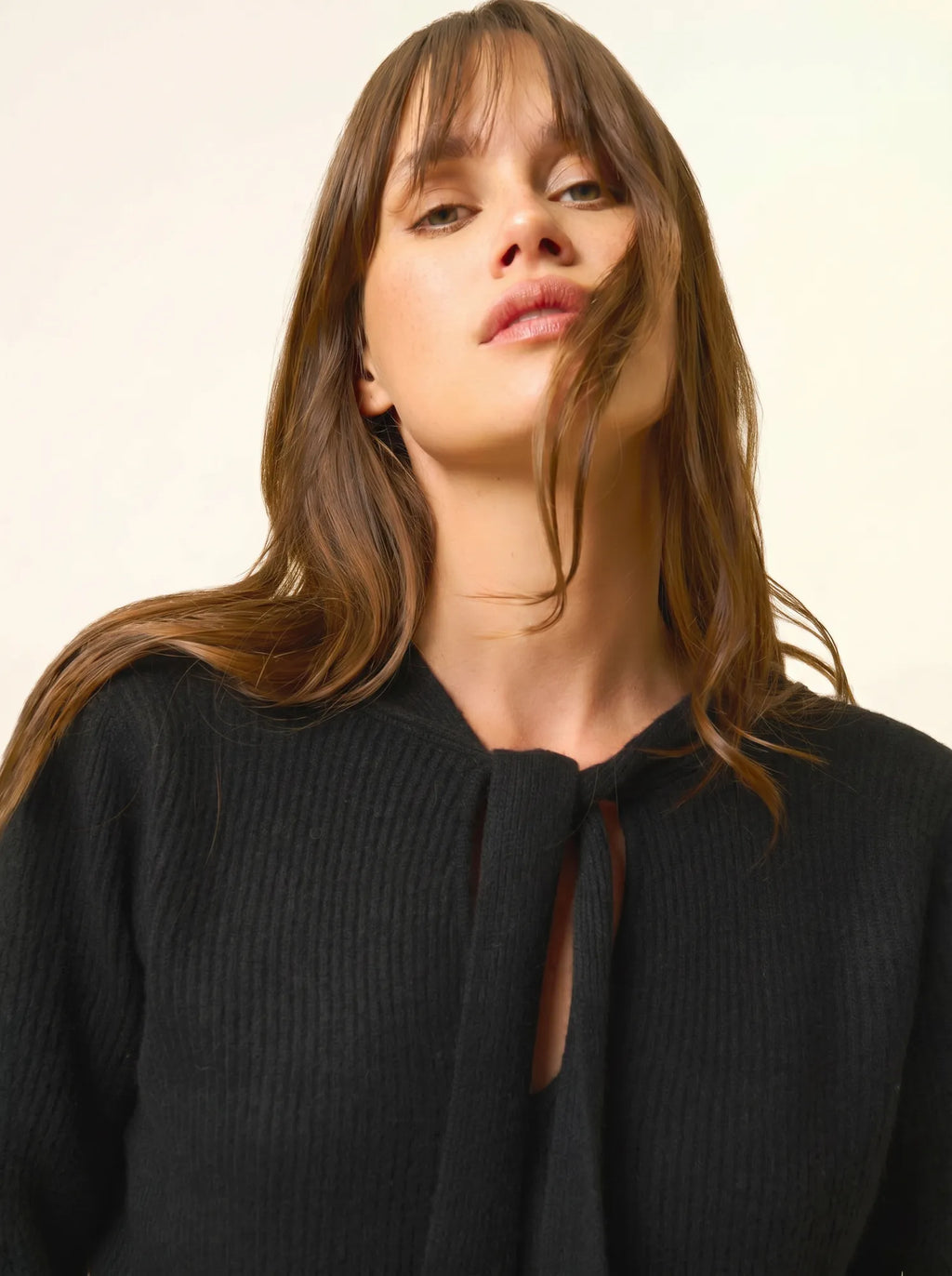 NOTY Sweater Pussy Bow Collar Black