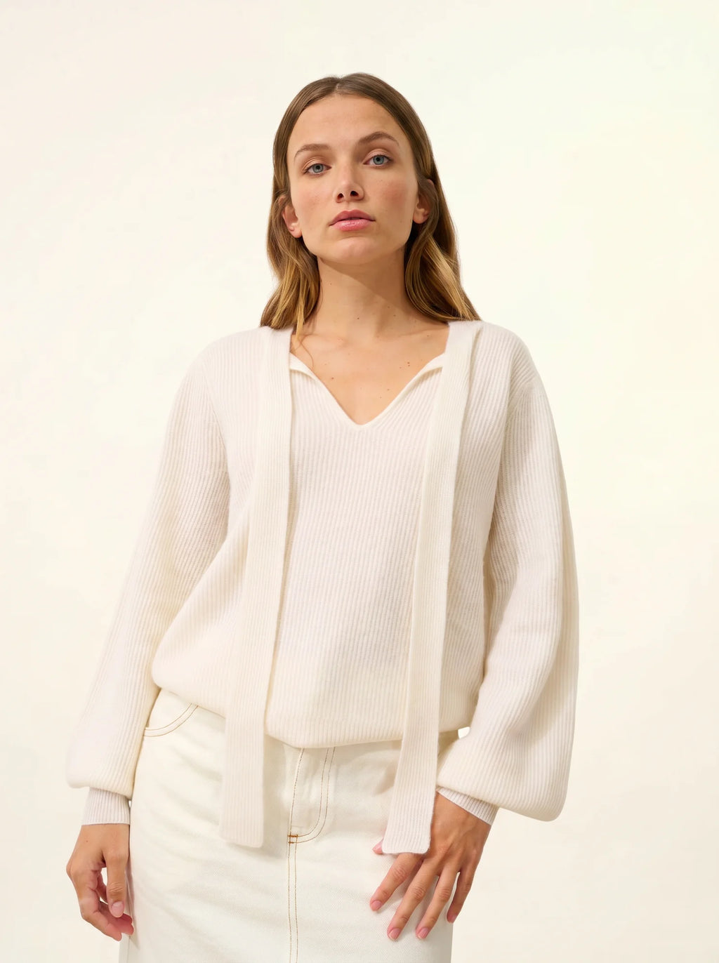 NOTY Sweater Pussy Bow Collar Snow