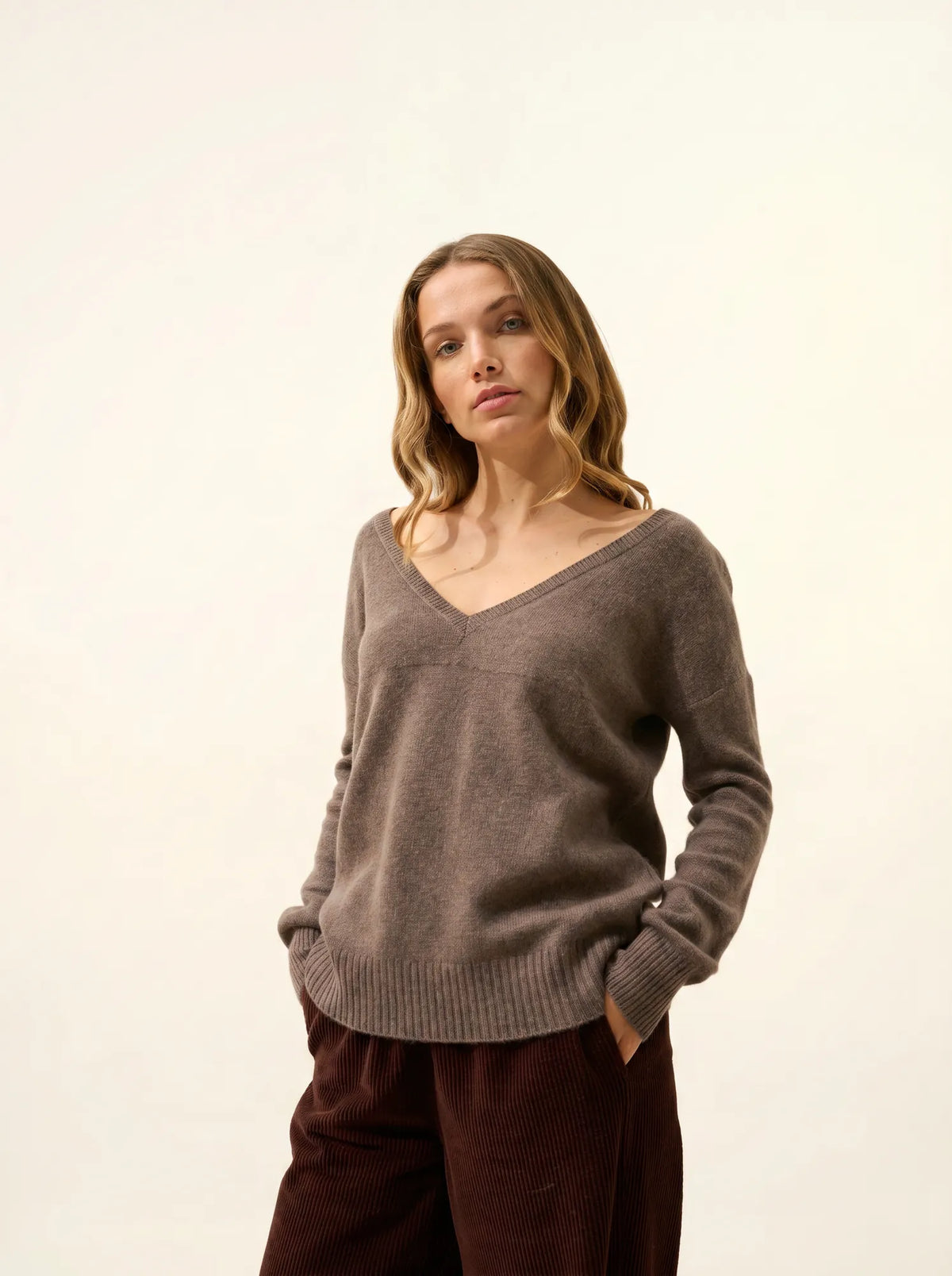 CASSIE Sweater V-Neck 4 Ply Heather Taupe