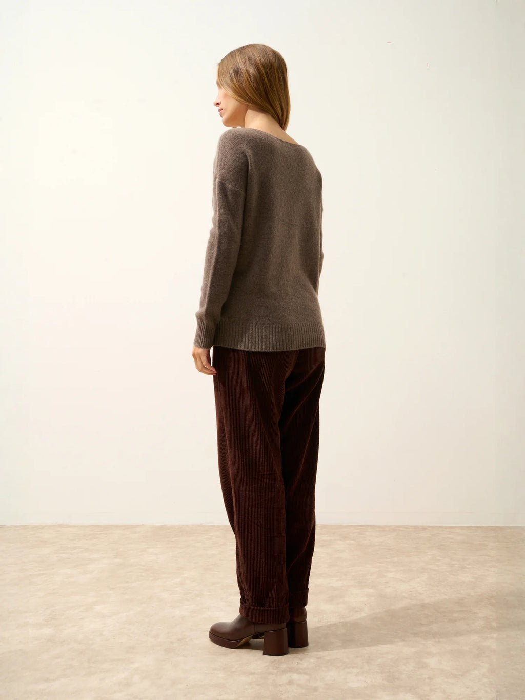 CASSIE Sweater V-Neck 4 Ply Heather Taupe