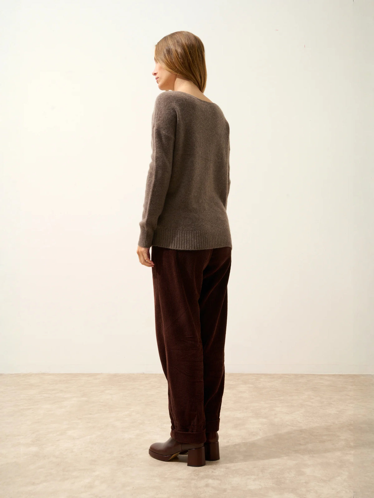CASSIE Sweater V-Neck 4 Ply Heather Taupe