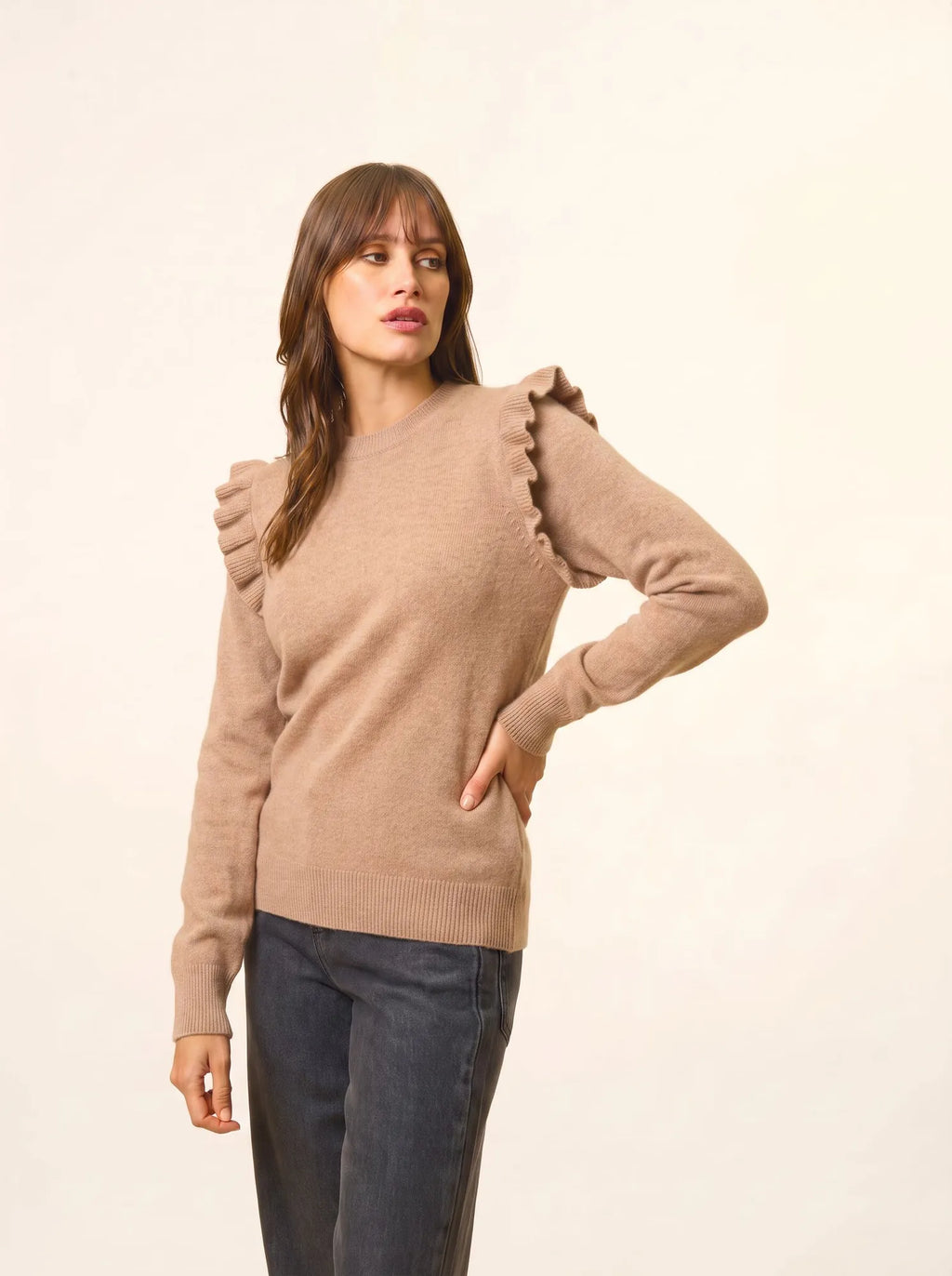 BOXBURN Pull Col Rond Volants Épaules Camel Chiné