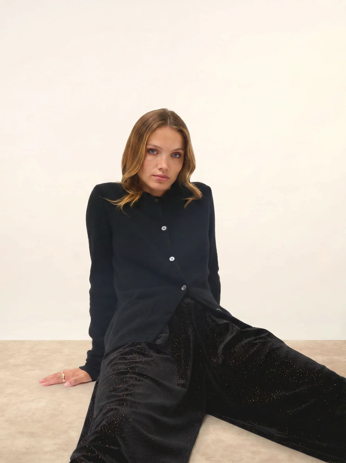ROSE Cardigan Col Rond 4 Fils Noir