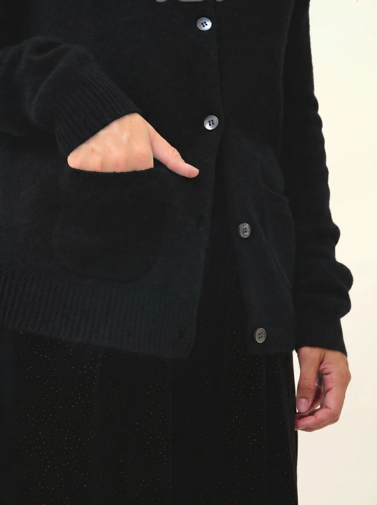 ROSE Cardigan Col Rond 4 Fils Noir
