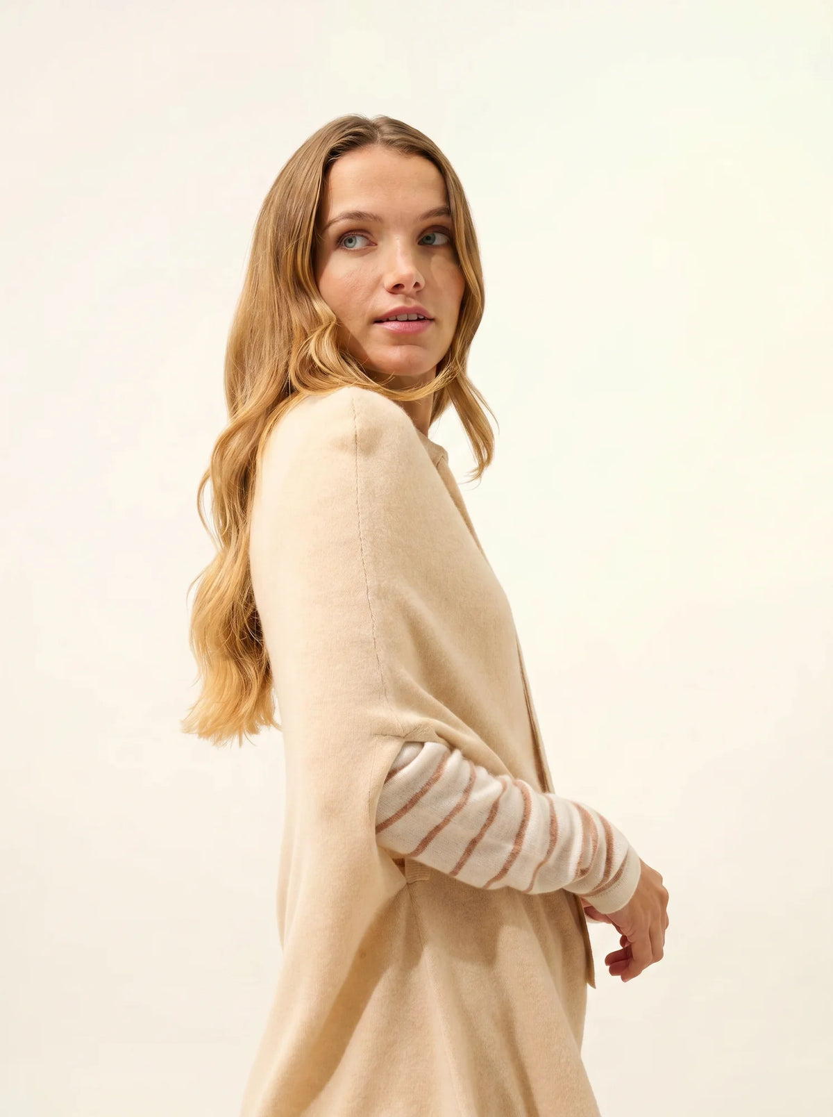 MIAMAR Cape Crew Neck Drawstring Sand