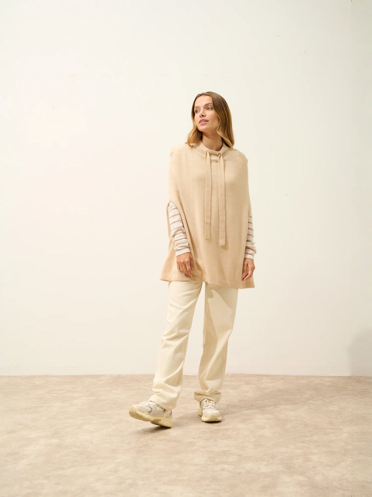 MIAMAR Cape Crew Neck Drawstring Sand