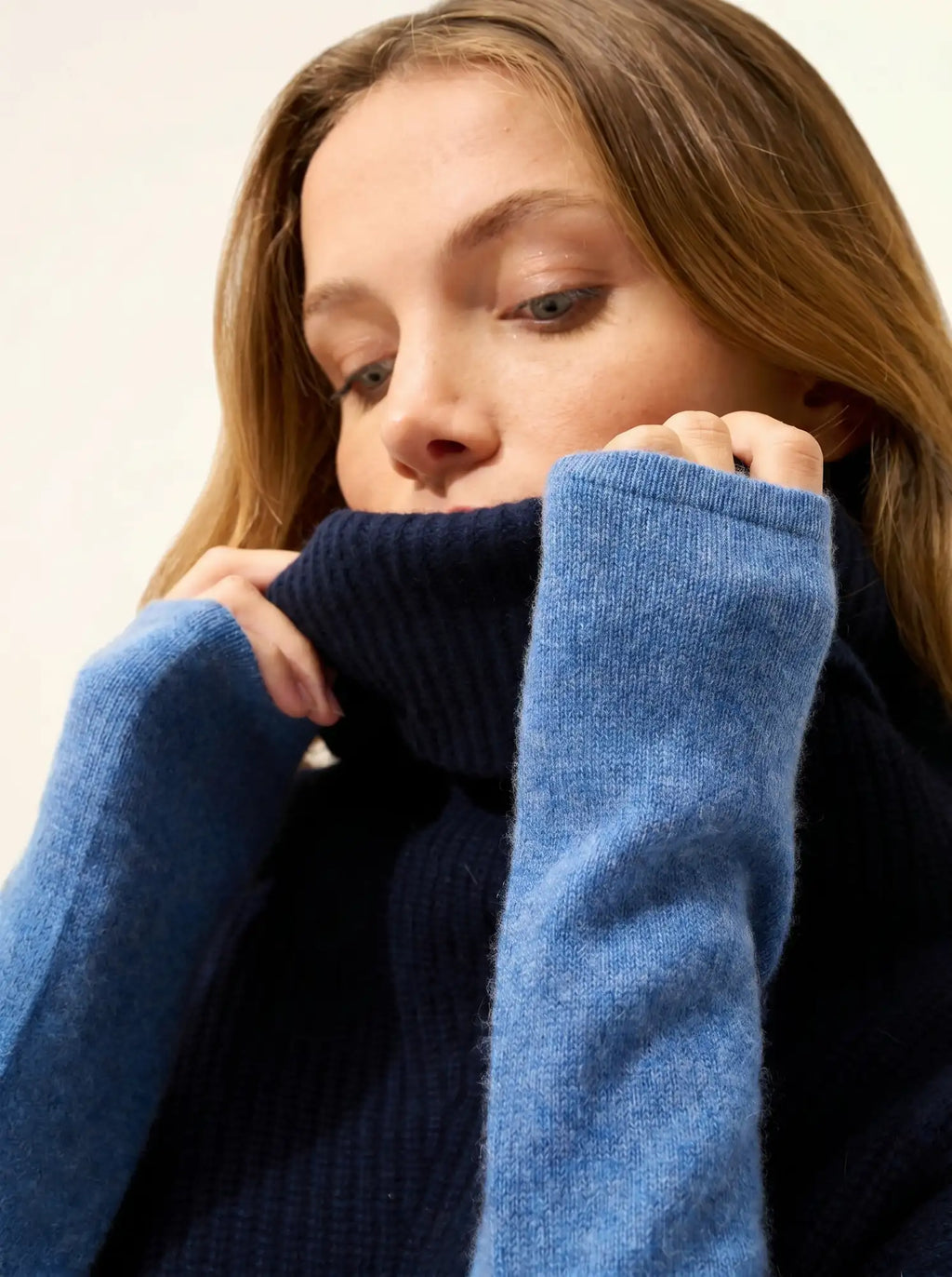 LOU Cape Rollkragen ärmellos 4-fädig Marineblau