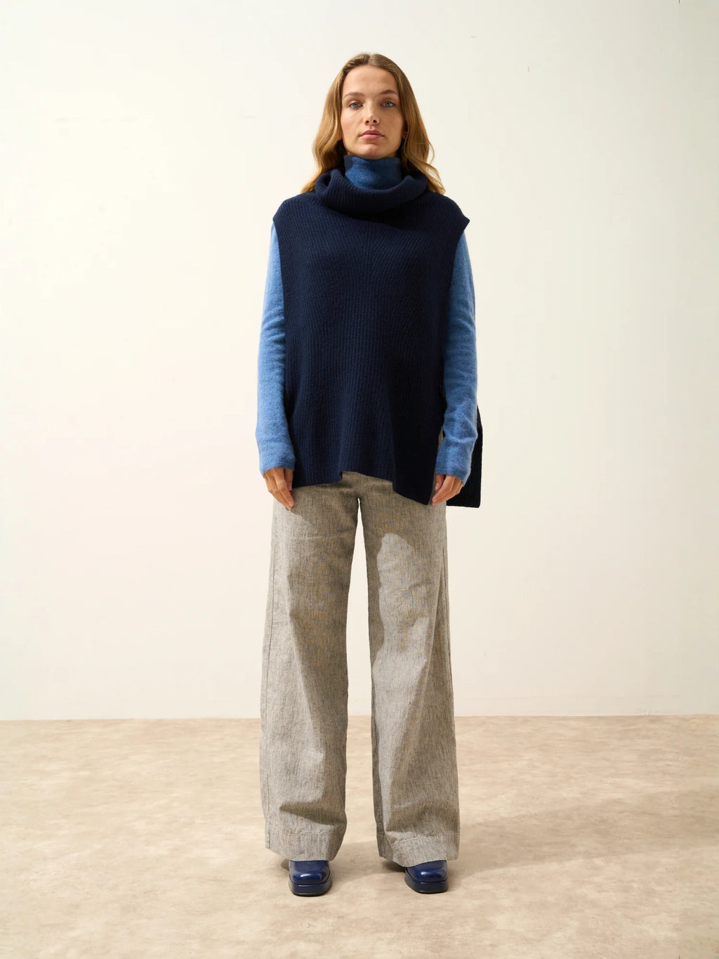 LOU Cape Rollkragen ärmellos 4-fädig Marineblau