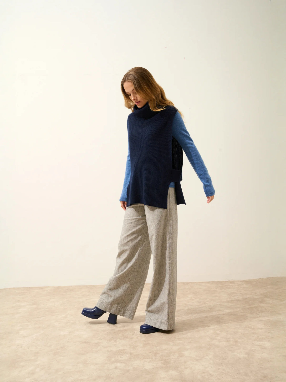 LOU Cape Rollkragen ärmellos 4-fädig Marineblau