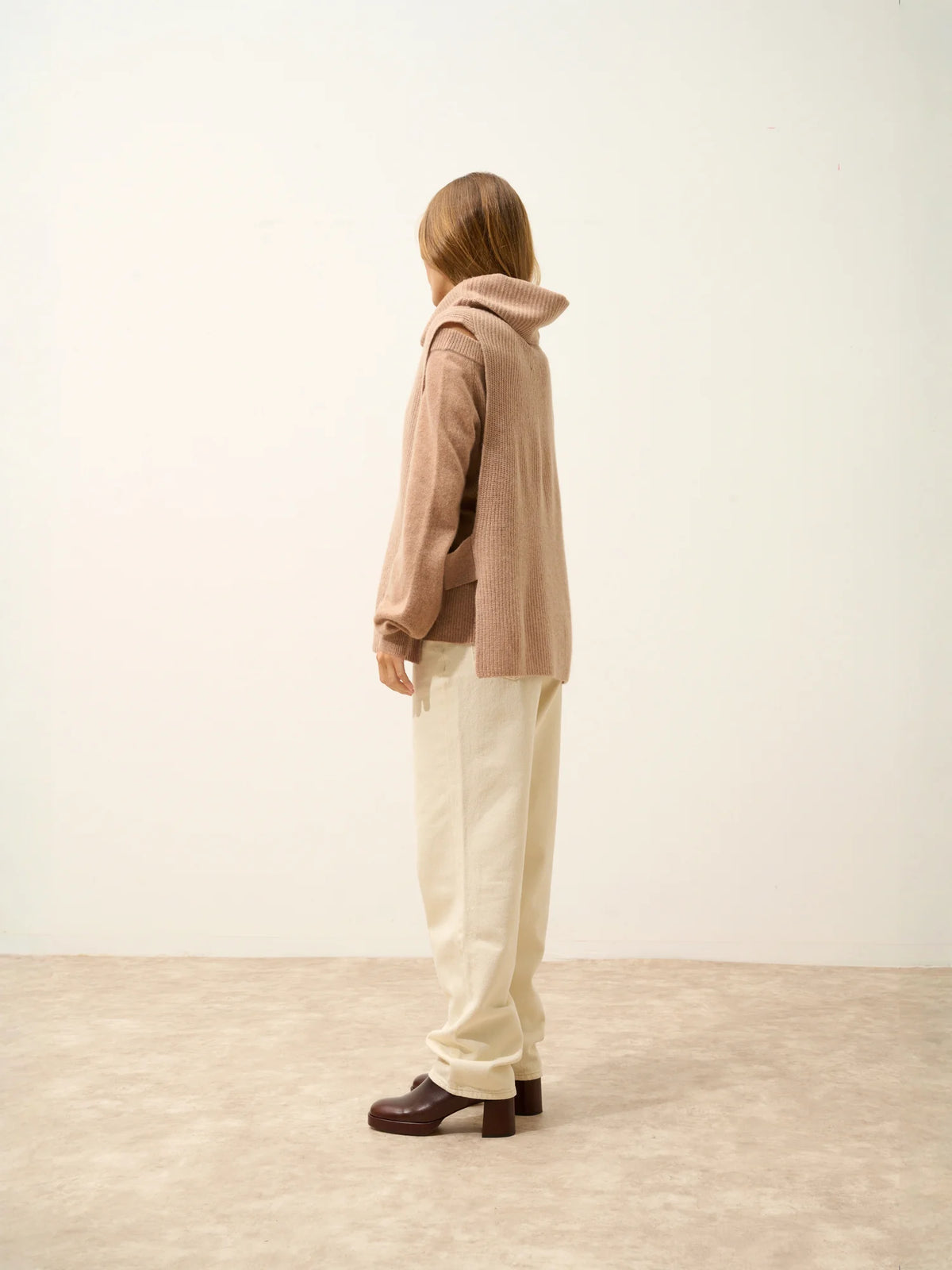 LOU Cape Turtleneck Sleeveless 4 Ply Heather Camel